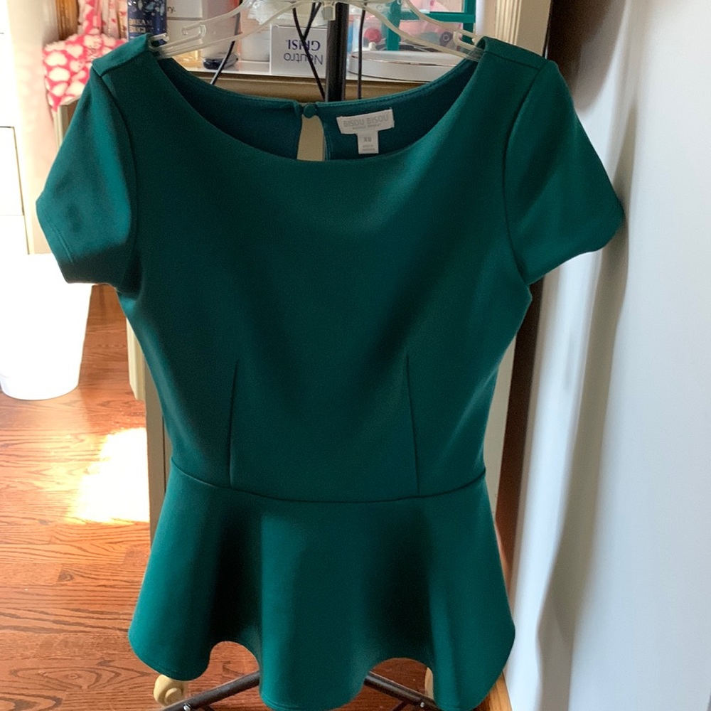 Bisou Bisou green peplum blouse